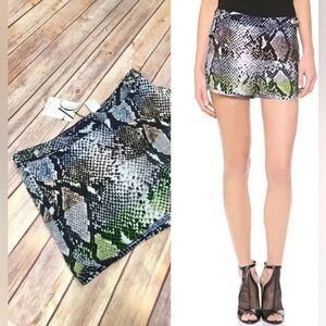 DIANE Von FURSTENBERG DVF Silk Tiffany Python Snake Print Shorts 6 LIKE NEW $225